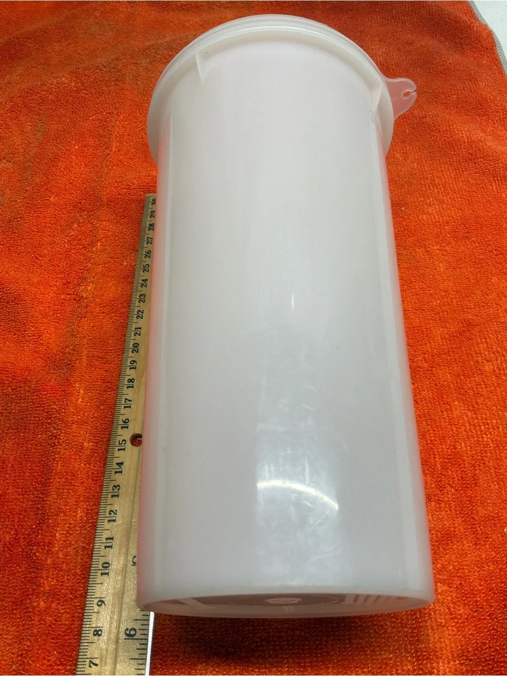 Vintage Tupperware #261-15 Juice Storage Container With Lid